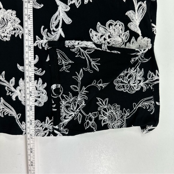 Karen Kane Black Embroidered Top Womens 2X Silk Blend Knit Flutter Sleeve - Picture 6 of 8